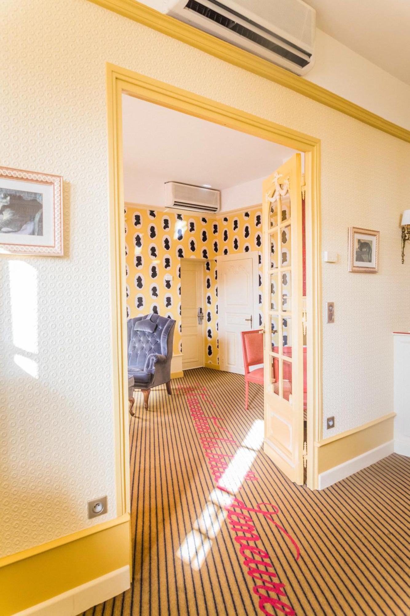 Chateau De Castel Novel Boutique Hotel Varetz Exterior photo